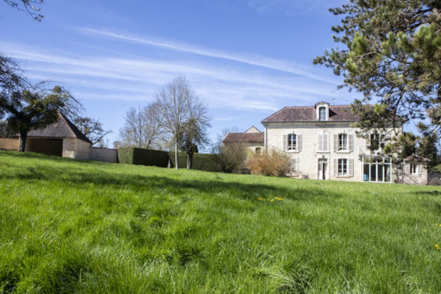 La maison et son jardin clos