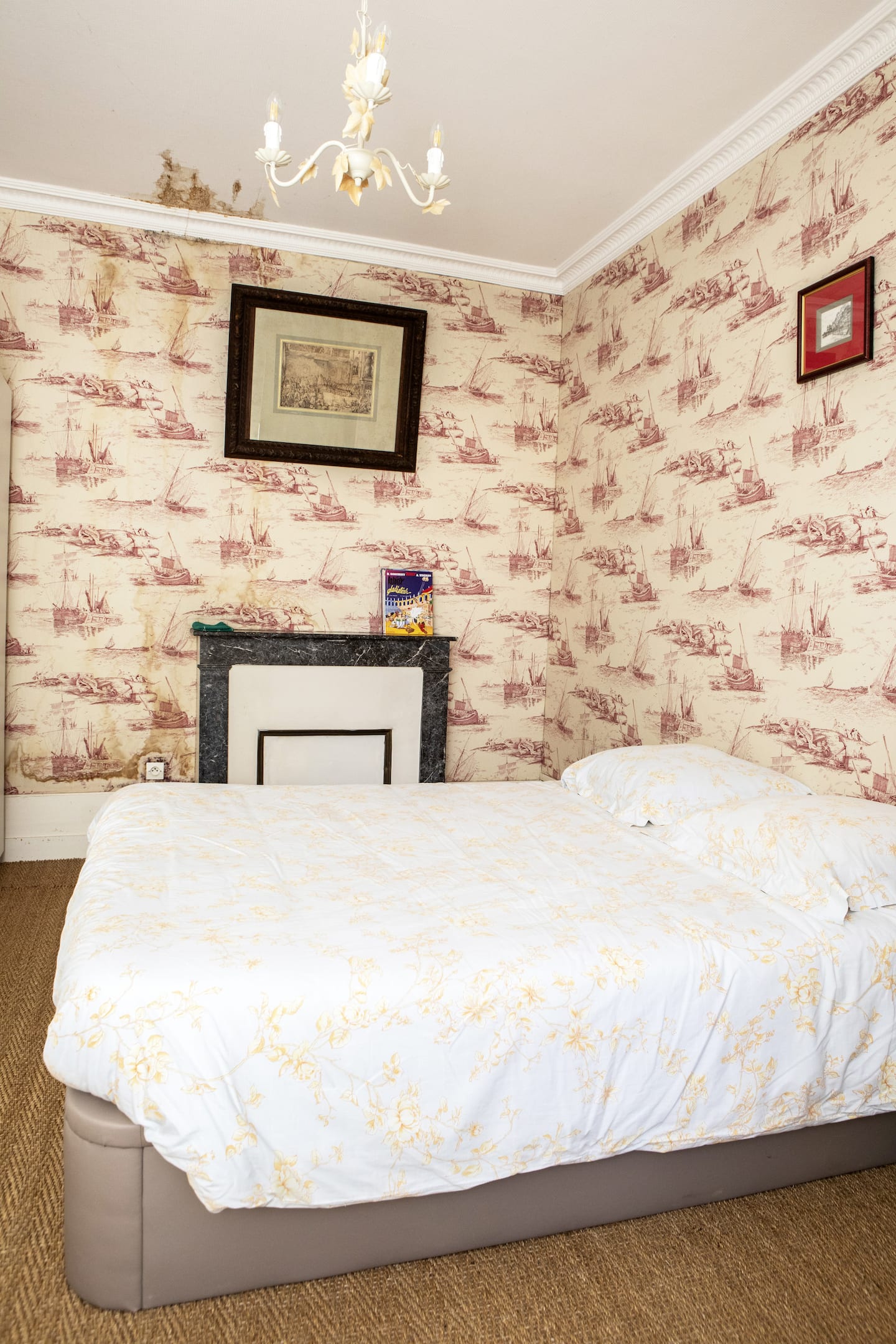 Chambre avec lit double